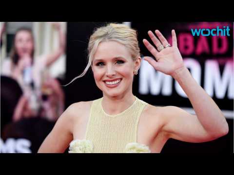 VIDEO : Kristen Bell Posts First Pic of Her Daughter in the Palm Of Her Hand