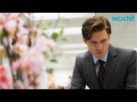 VIDEO : Aaron Tveit Aggressively Urinates on Table in 'Better off Single'