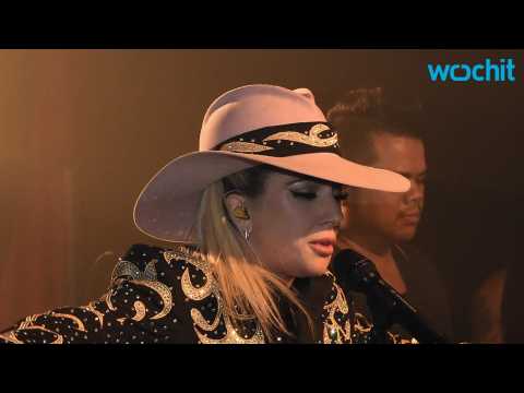 VIDEO : Lady Gaga Sings Three New Songs at Small Nashville Concert