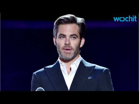 VIDEO : Chris Pine Adopts A Puppy