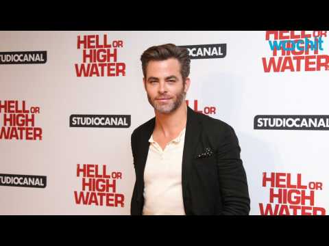 VIDEO : Chris Pine Adopted A Pit!