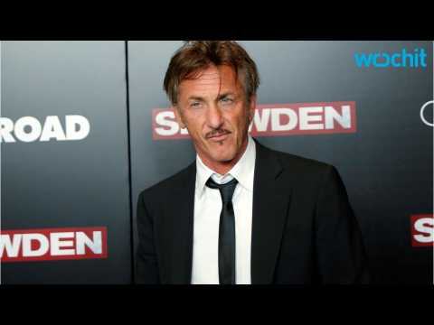 VIDEO : Sean Penn Spotted With 24-Year-Old Girlfriend