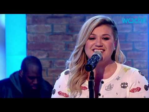 VIDEO : Kelly Clarkson Say's She's Done