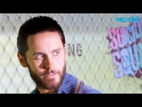 VIDEO : What Did Jared Leto Give This Grammy Award-Winner As A Present?