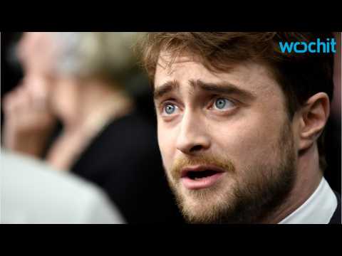 VIDEO : Daniel Radcliffe Returns to London to Play in  