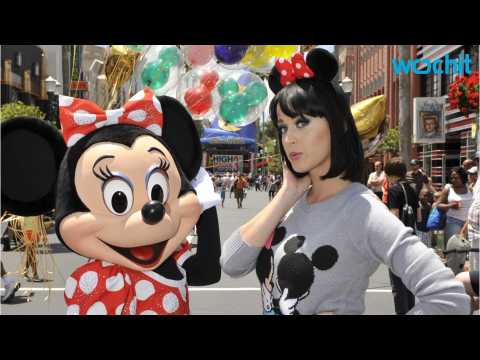 VIDEO : How Does Katy Perry Do Disneyland?