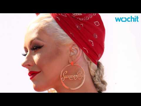 VIDEO : Christina Aguilera Goes Back To Blond