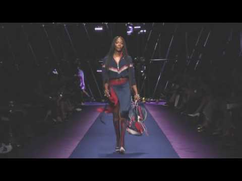VIDEO : Naomi Campbell leads bold Versace runway in Milan