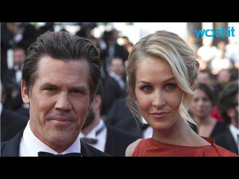 VIDEO : Josh Brolin And Kathryn Boyd Get Married!