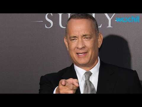 VIDEO : Tom Hanks Crashes a Wedding Photo Shoot
