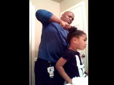 VIDEO : Elle encourage son papa  la coiffer... et c'est trop chou !