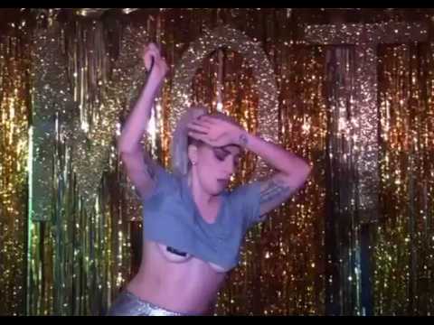 VIDEO : Les danseurs du Moth Club ont fini par danser sur du Lady Gaga en personne