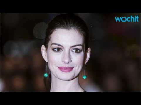 VIDEO : Anne Hathaway Would Love a Catwoman Spin-Off Movie