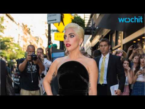 VIDEO : Lady Gaga Performs New Song To Surprised Fans