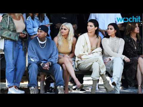 VIDEO : Kendall and Kylie Jenner Explain Why They Didnt Walk in Kanye West's