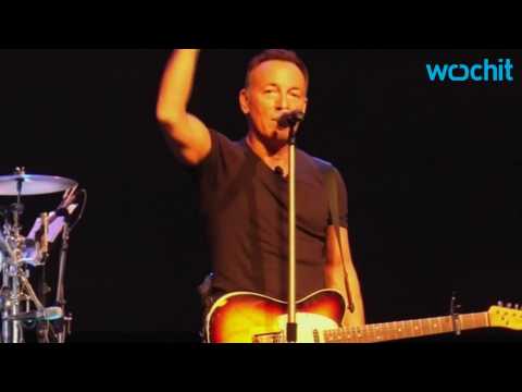 VIDEO : Bruce Springsteen Breaks Records