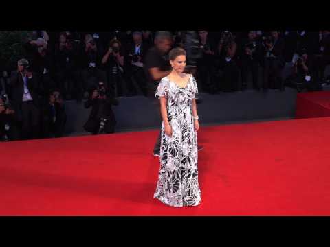 VIDEO : Natalie Portman sparks pregnancy rumours at Venice Film Festival