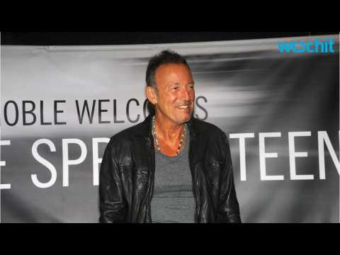 VIDEO : Bruce Springsteen Launches Book Tour In New Jersey