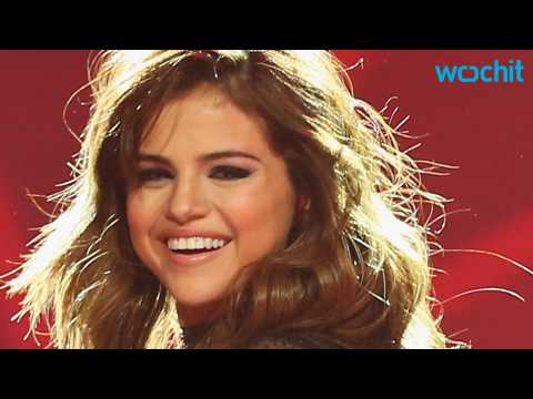 VIDEO : Selena Gomez Lays Low While Her Instagram Beats The Pants Off Everyone