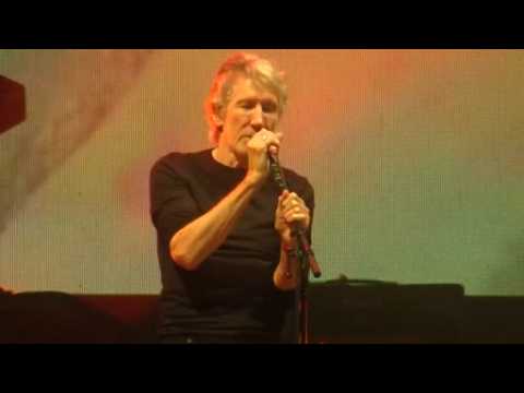 VIDEO : Pink Floyd rocker Roger Waters slams Trump at concert