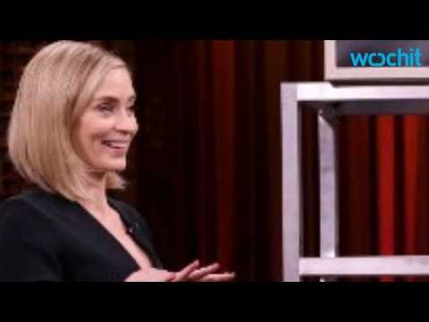VIDEO : Emily Blunt Box of Lies Battle With Jimmy Fallon