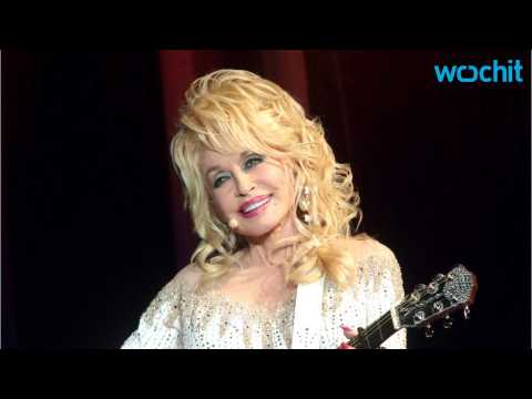 VIDEO : Dolly Parton To Receive CMA Willie Nelson Award
