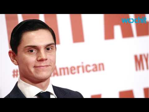 VIDEO : That Time Evan Peters Exposed Himself to Jessica Lange