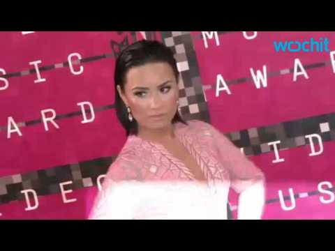 VIDEO : Demi Lovato Says She's 'Taking a Break' After Throwing Shade At Taylor Swift