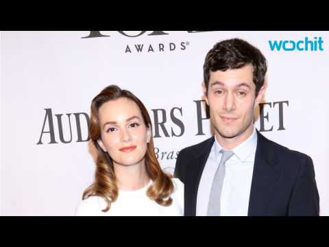 VIDEO : Adam Brody and Leighton Meester Actually Go Out in Public