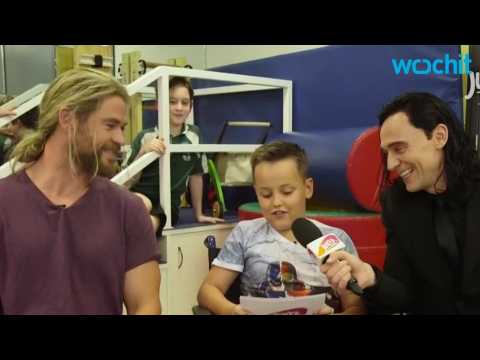 VIDEO : Chris Hemsworth & Tom Hiddleston Visited Children's Hospital