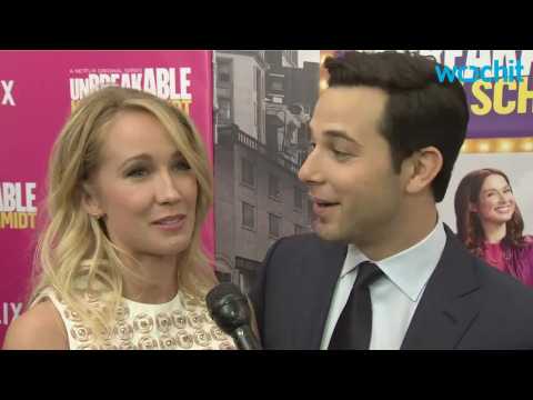 VIDEO : Anna Camp and Skyler Astin Enjoy Europe and Tie The Knot