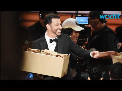 VIDEO : Jimmy Kimmel Serves PB&J Sandwiches at Emmy Awards