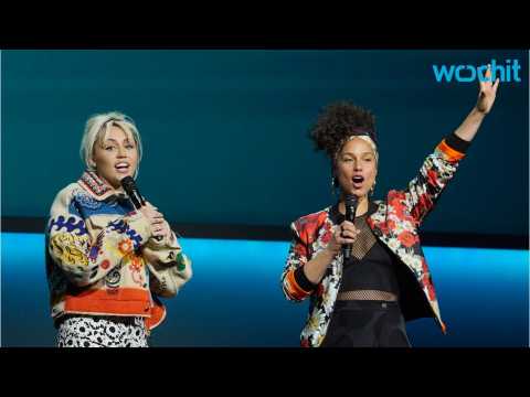VIDEO : Miley Cyrus And Alicia Keys Are Slaying On The Voice