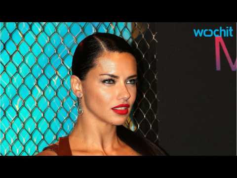 VIDEO : Ryan Seacrest and Adriana Lima Enjoy a Night Out In New York City