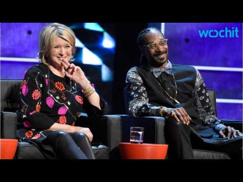 VIDEO : Martha Stewart Partners With Snoop Dogg