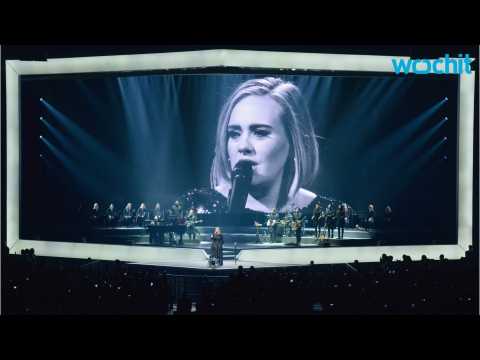 VIDEO : Adele Invites 4-Year-Old On Stage At NYC Concert