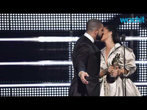 VIDEO : Drake and Rihanna Can't Get Enough of Each Other