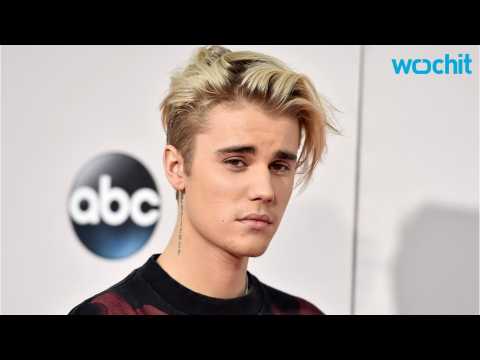 VIDEO : Justin Bieber Gets Mega Nerves When On BBC Live Lounge