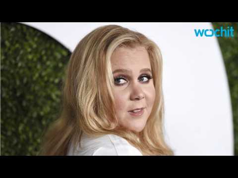VIDEO : Heckler gets the boot from Amy Schumer