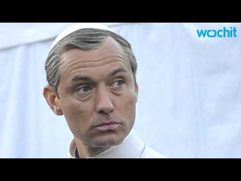 VIDEO : Jude Law Is The ?The Young Pope?