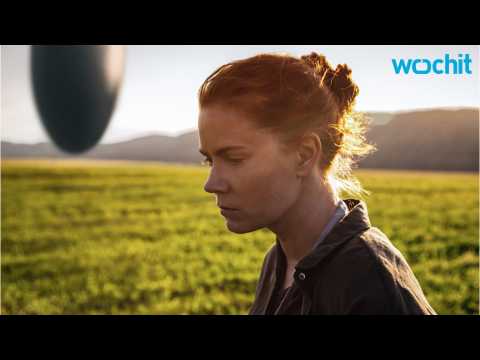 VIDEO : Arrival Clips: Amy Adams Makes First Contact