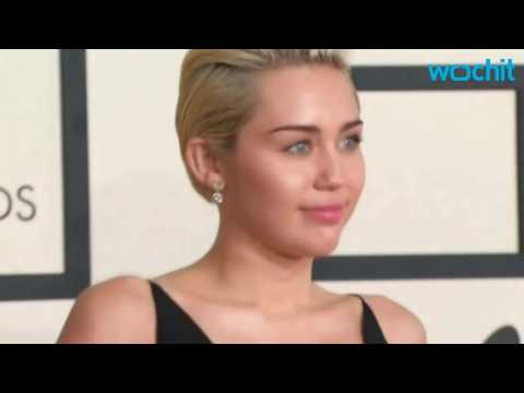 VIDEO : Miley Cyrus Is Done With Red Carpets