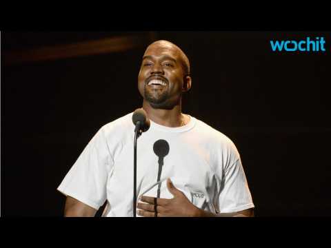 VIDEO : Kanye West Performs At New York Fashion Week Party