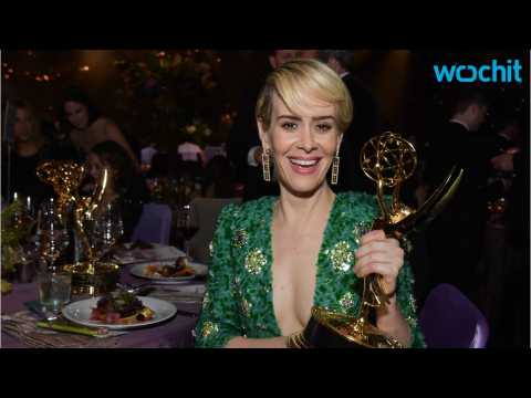 VIDEO : Sarah Paulson Finally Wins An Emmy