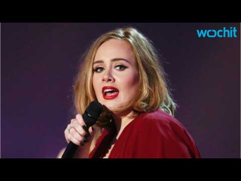 VIDEO : Adele Dedicates Show To Brangelina