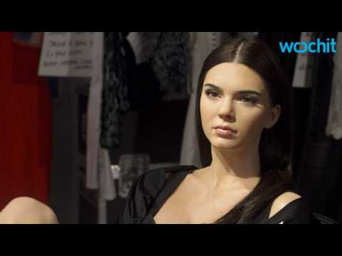 VIDEO : Kendall Jenner And Jimmy Kimmel Are New Neighbors
