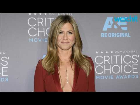VIDEO : Jennifer Aniston Cures Her 'Eyedrop Addiction'