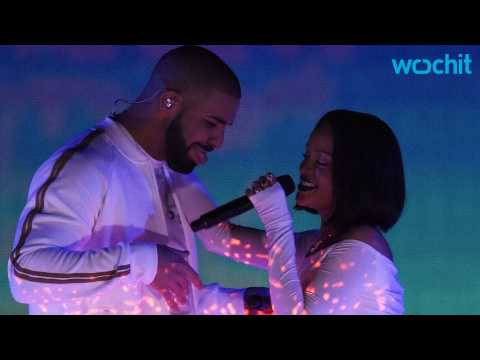 VIDEO : Drake Congratulates Rihanna With Billboard