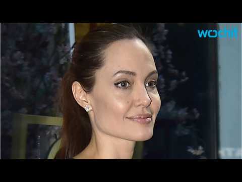 VIDEO : Angelina Jolie in Talks for The Drama ?Shoot Like a Girl?