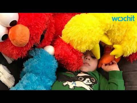 VIDEO : Carrie Underwood's Baby Meets The Sesame Street Cast